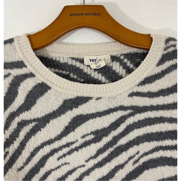 Yes Lola Zebra Print Sweater  Crewneck Size: S - Picture 4 of 7